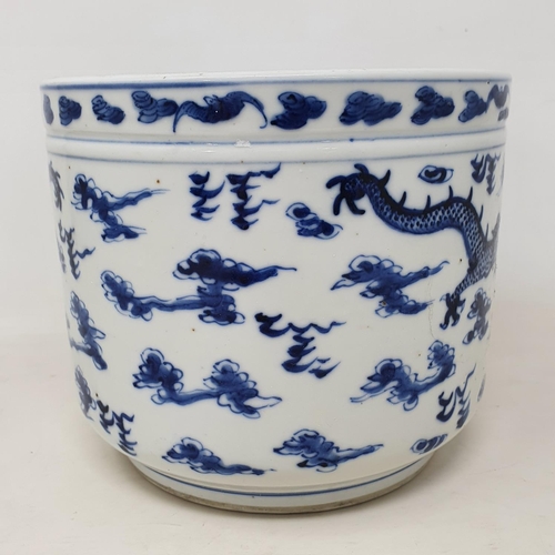 302 - A Chinese blue and white jardiniere, decorated dragons chasing a flaming pearl, 14 cm high, removal ... 