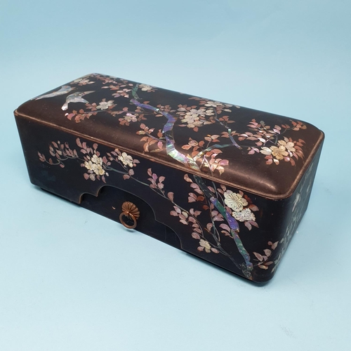 305 - A Japanese lacquered box, 29 cm wide and a pair of Japanese red lacquered bowl and covers, 13 cm dia... 