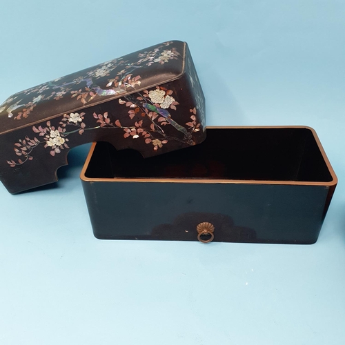 305 - A Japanese lacquered box, 29 cm wide and a pair of Japanese red lacquered bowl and covers, 13 cm dia... 