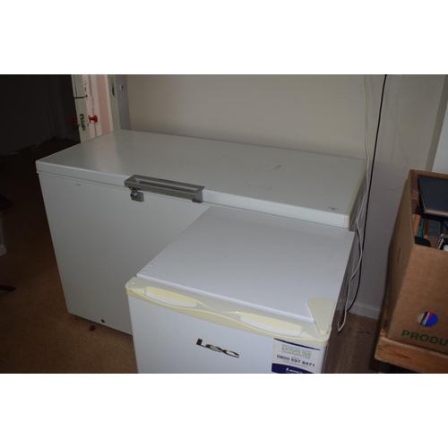 35 - A Hotpoint chest freezer, 134 cm wide, Note: we are unable to remove this, please contact the office... 