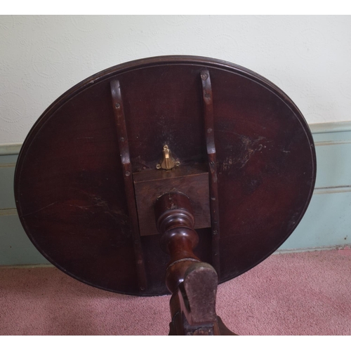 362 - A George III mahogany tripod table, the dished top on a baluster turned column, 81.5 cm diameter, re... 