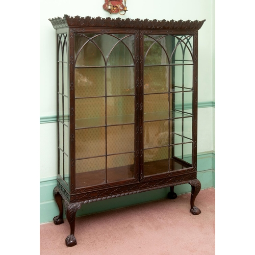 369 - An 18th century style Chippendale display cabinet, the cornice carved leaves, having a pair of bar g... 