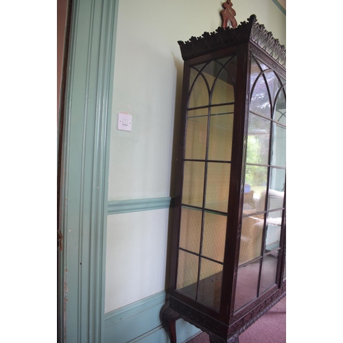 369 - An 18th century style Chippendale display cabinet, the cornice carved leaves, having a pair of bar g... 