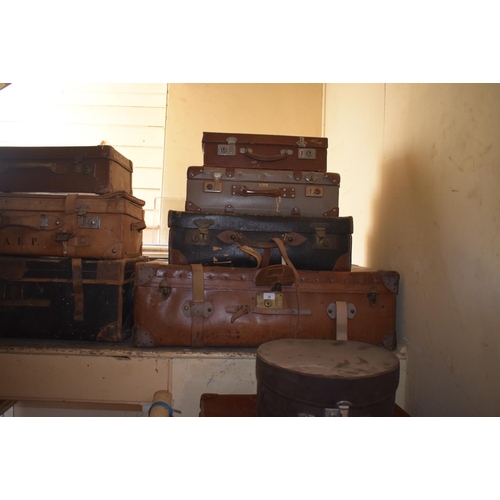 38 - Assorted leather and other travelling cases, and a hatbox, removal cost C