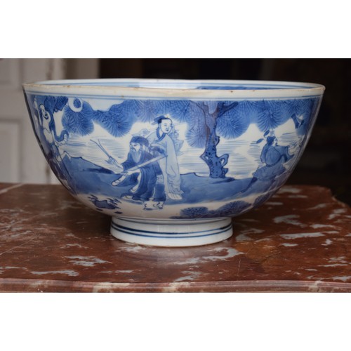 301 - A Chinese bowl, decorated figures in underglaze blue, six character mark to base, 21 cm diameter, re... 