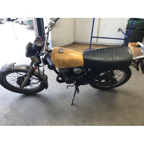 268 - A 1977 Suzuki TS100
Registration number TTT 688R
Frame number 64402
Engine number 70858
Barn find
20... 