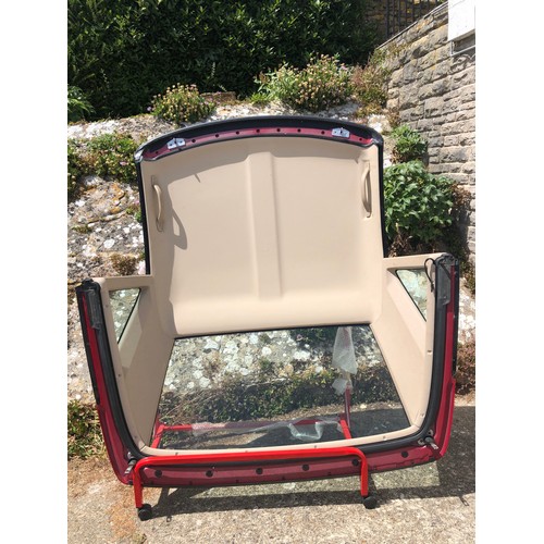 54 - A 1995 Mercedes-Benz 280SL
Registration number M642 TMG
V5C
MOT expires February 2021
Red with a cha... 