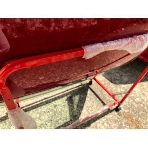 54 - A 1995 Mercedes-Benz 280SL
Registration number M642 TMG
V5C
MOT expires February 2021
Red with a cha... 