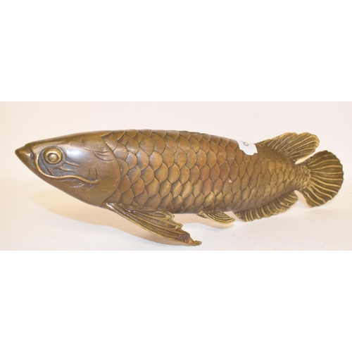 653 - A modern bronze of a carp, 28 cm wide