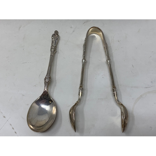 7 - A set of twelve silver teaspoons, with matching sugar tongs, having apostle finials, Sheffield 1927,... 