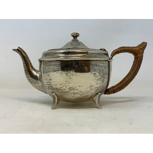 26 - A silver teapot, of circular form, Sheffield 1917, 16.2 ozt (all in), 11 cm high