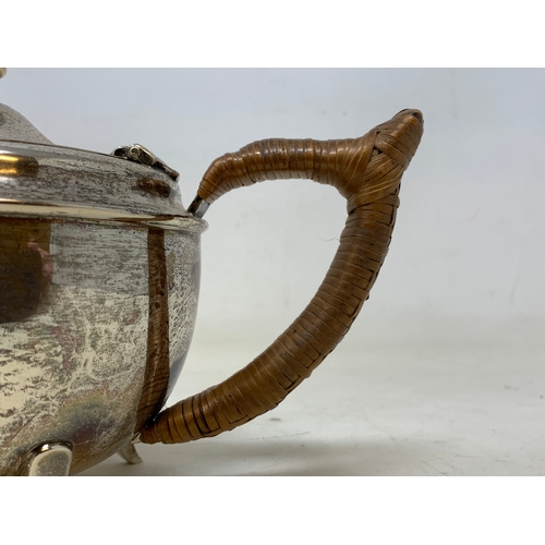 26 - A silver teapot, of circular form, Sheffield 1917, 16.2 ozt (all in), 11 cm high