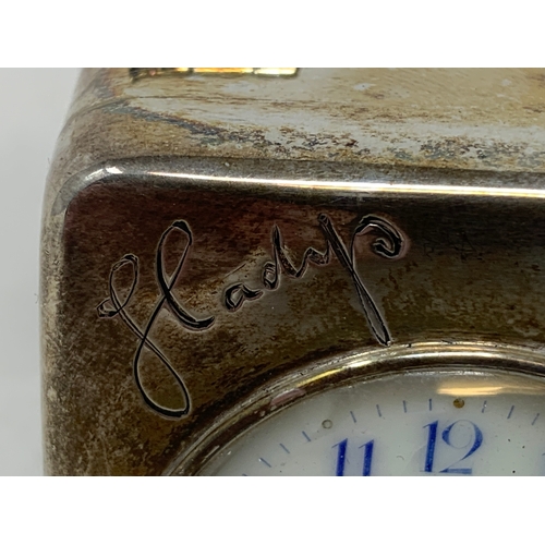 41 - An Edward VII travelling clock, the 3.5 cm dial with Arabic numerals, in a silver case, inscribed Gl... 