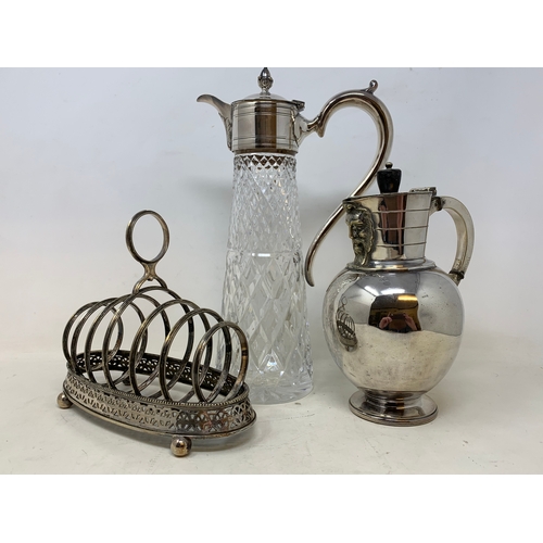 54 - A silver cream jug, marks rubbed, 3.5 ozt, a silver part dressing table set and assorted silver plat... 