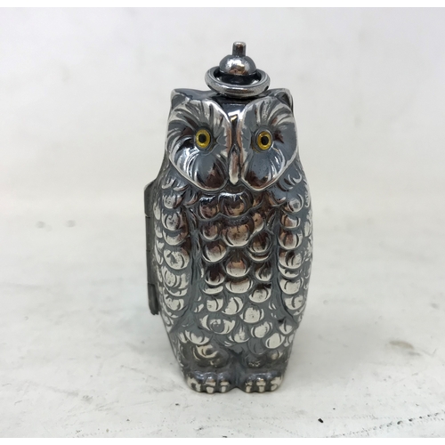 113 - A novelty silver plated owl double sovereign case