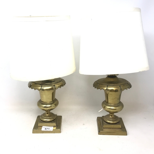 671 - A pair of brass lamps, of urn form, on square bases, 20 cm high (excluding fitments)