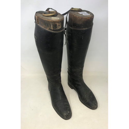 672 - A pair of leather riding boots, with trees (2)