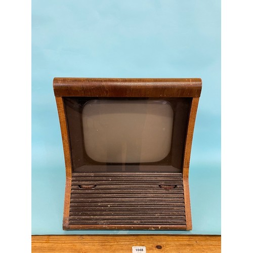 8 - A vintage PYE television, 40 cm wide and an HMV television, 70 cm wide (2)