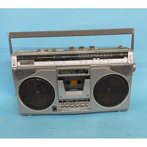 29 - An Hitachi TRK-7800E ghetto blaster, an AIWA stereo 926 ghetto blaster (2)