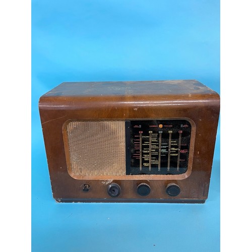 26 - An American Bakelite radio, and nine other radios (10)