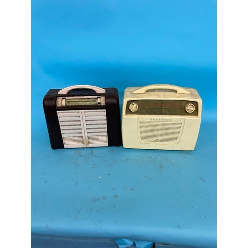 24 - A Sky King portable radio and nine others (10)