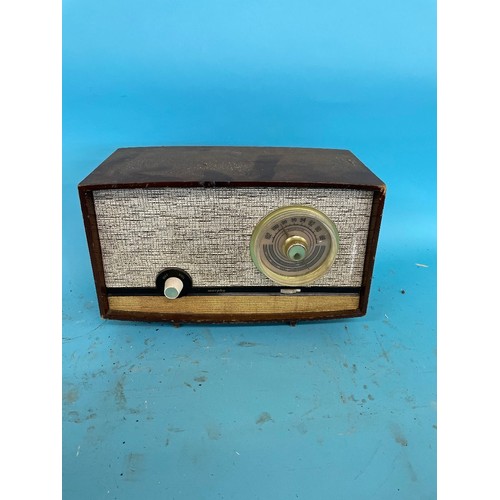 24 - A Sky King portable radio and nine others (10)