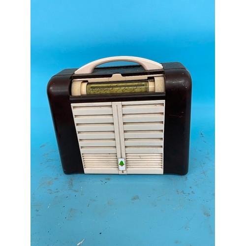 44 - A GEC bakelite radio and five others (6)