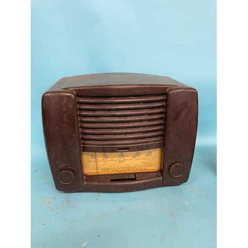 44 - A GEC bakelite radio and five others (6)