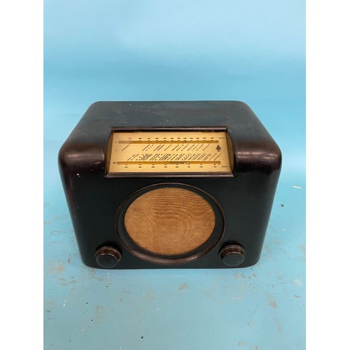 44 - A GEC bakelite radio and five others (6)