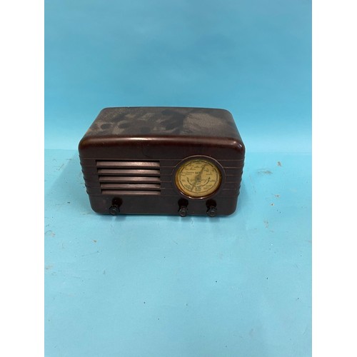 47 - A Philips bakelite radio and five others (6)