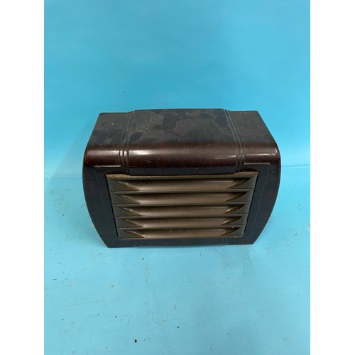 61 - A Cossor radio and nine others (10)