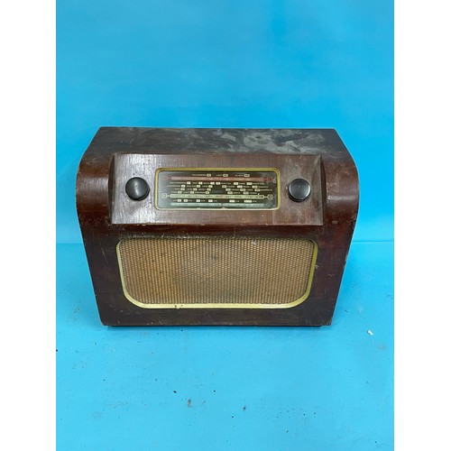 61 - A Cossor radio and nine others (10)