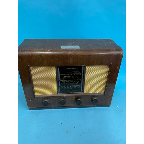 61 - A Cossor radio and nine others (10)