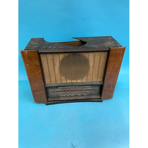 61 - A Cossor radio and nine others (10)