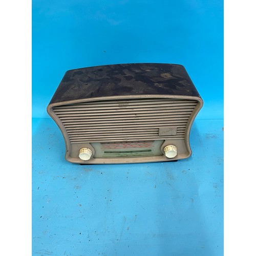 61 - A Cossor radio and nine others (10)