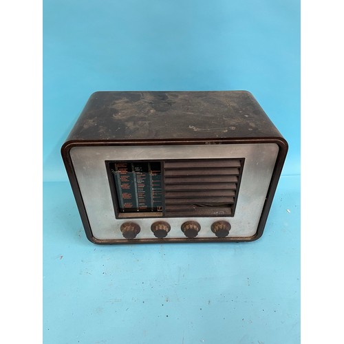 61 - A Cossor radio and nine others (10)