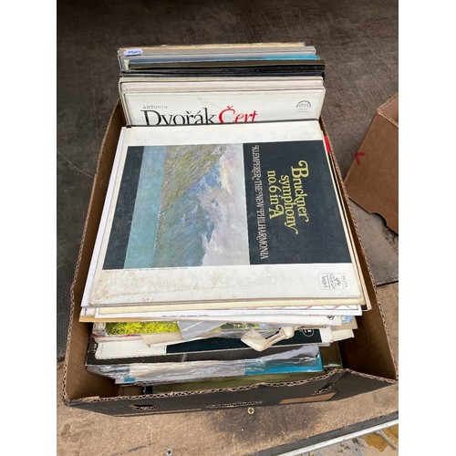 101 - A collection of classical LPs and CDs (16 boxes)