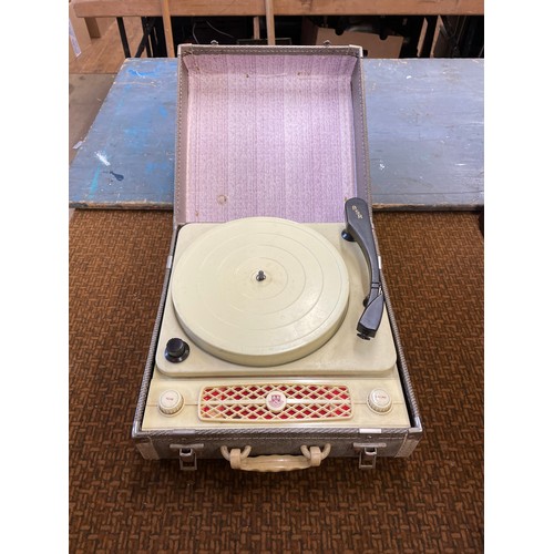 103 - A Ferguson 206STA record player and speakers, and various audio equipment (qty)