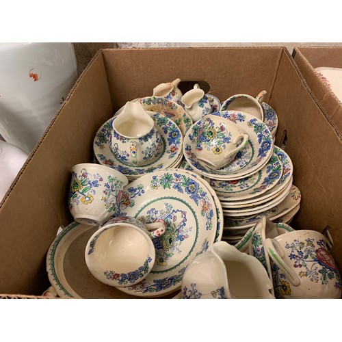 318 - An extensive Masons Strathmore dinner service, heavily used, various losses and glaze crackling (3 b... 