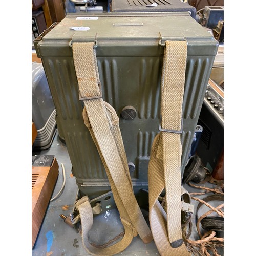 102 - A military wireless set No. 43 Mk1, and five radios (6)