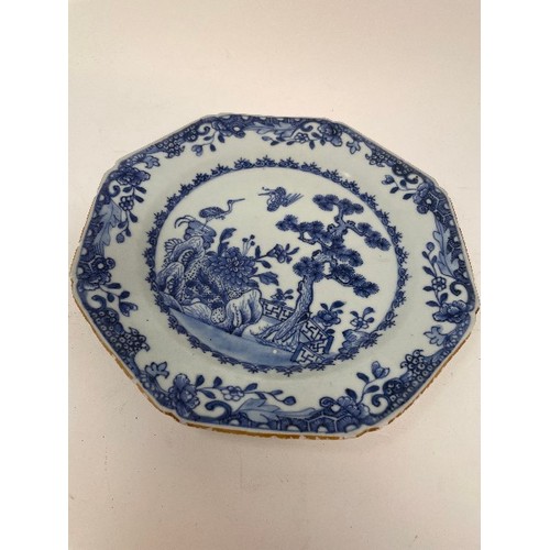 654 - A set of five 19th century Chinese plates, decorated birds, flowers and foliage and underglaze blue,... 