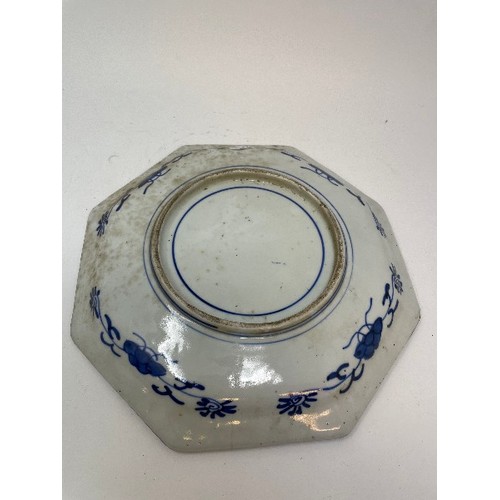 659 - A pair of Japanese Imari chargers, 30.5 cm diameter, and six others similar (8)