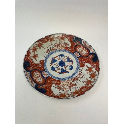 659 - A pair of Japanese Imari chargers, 30.5 cm diameter, and six others similar (8)