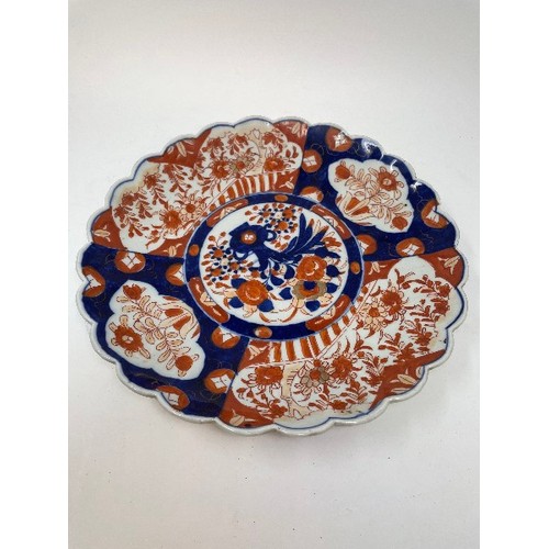 659 - A pair of Japanese Imari chargers, 30.5 cm diameter, and six others similar (8)