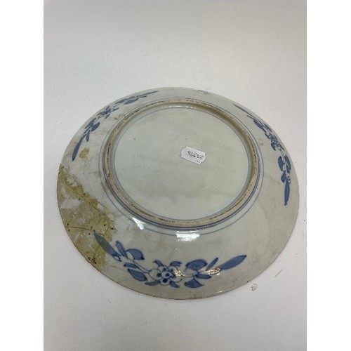 659 - A pair of Japanese Imari chargers, 30.5 cm diameter, and six others similar (8)