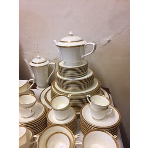 615 - An extensive Royal Worcester Coventry pattern tea and dinner service, and Royal Worcester Ambassador... 