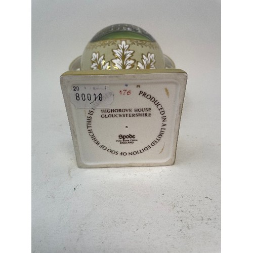 624 - A Spode porcelain commemorative vase and cover, Highgrove House, No 176/500, boxed