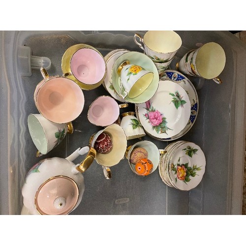 631 - A mid-Victorian porcelain part tea and coffee service, decorated flowers, and other ceramics (box)