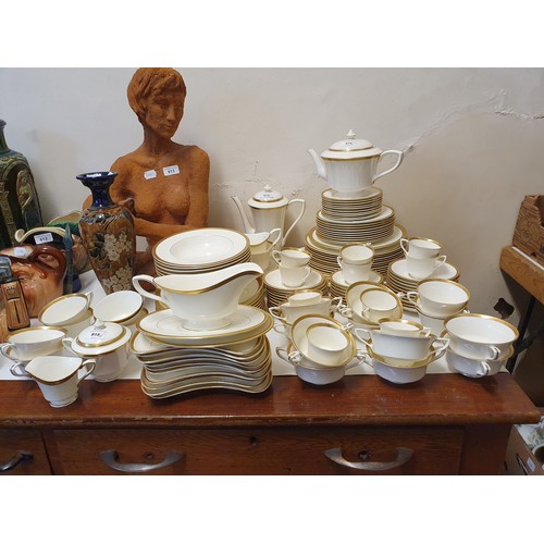 615 - An extensive Royal Worcester Coventry pattern tea and dinner service, and Royal Worcester Ambassador... 