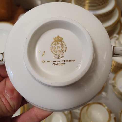 615 - An extensive Royal Worcester Coventry pattern tea and dinner service, and Royal Worcester Ambassador... 